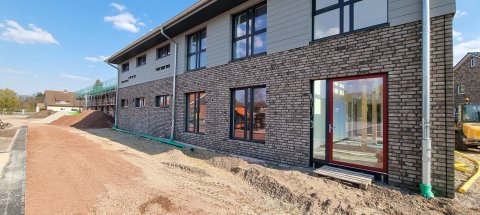 Sozialbau mit Alarmeingang